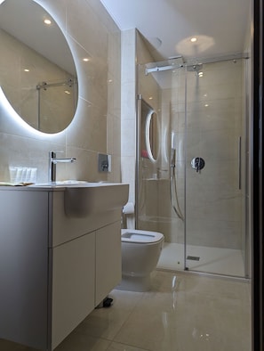 Superior Double Room | Bathroom | Free toiletries, hair dryer, towels, soap - Domus Boutique Hotel (Rabat)