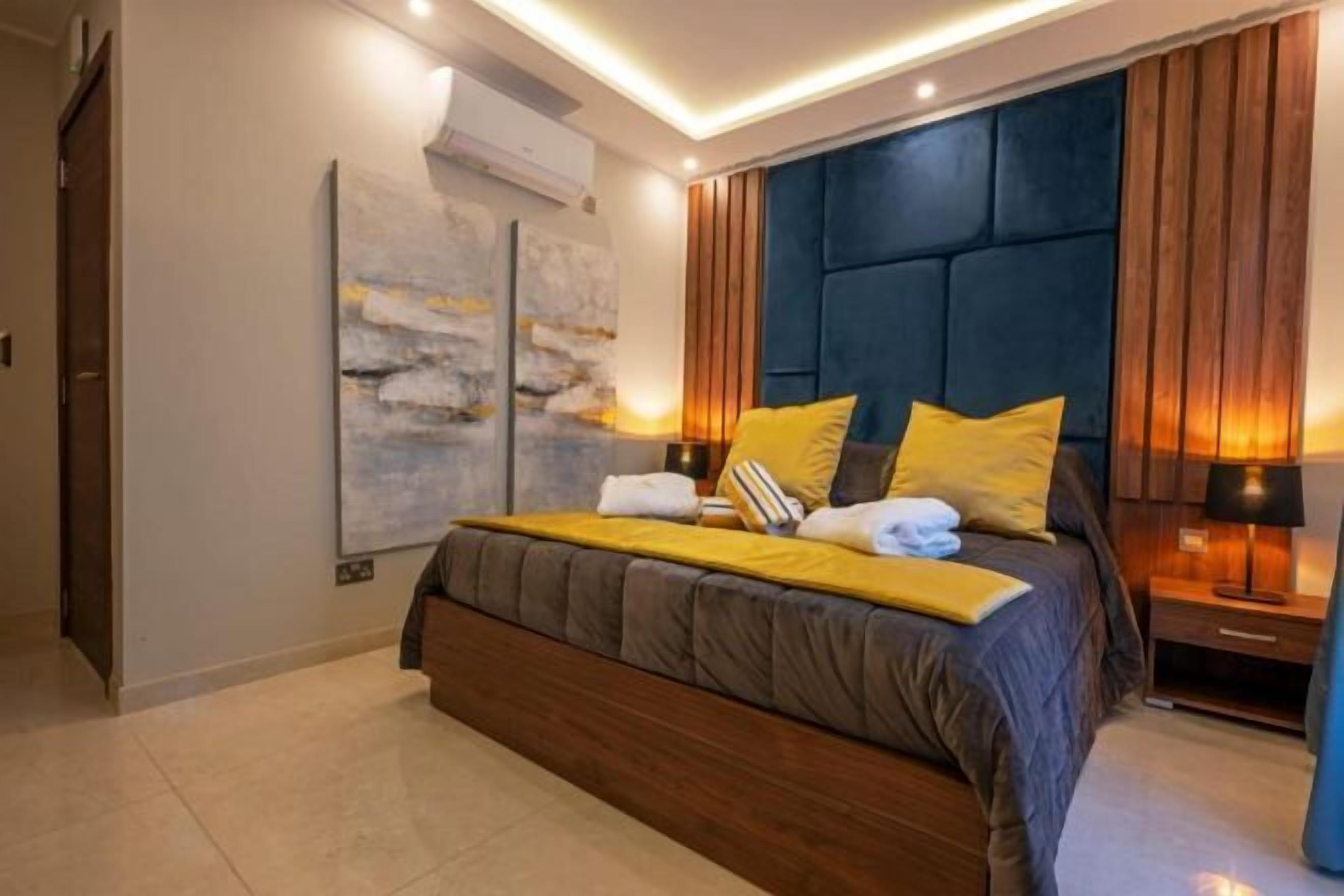 In-room safe, desk, soundproofing, free WiFi