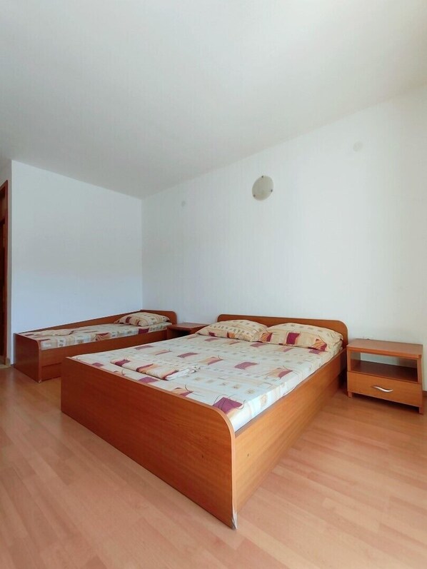 1 bedroom, WiFi, bed sheets