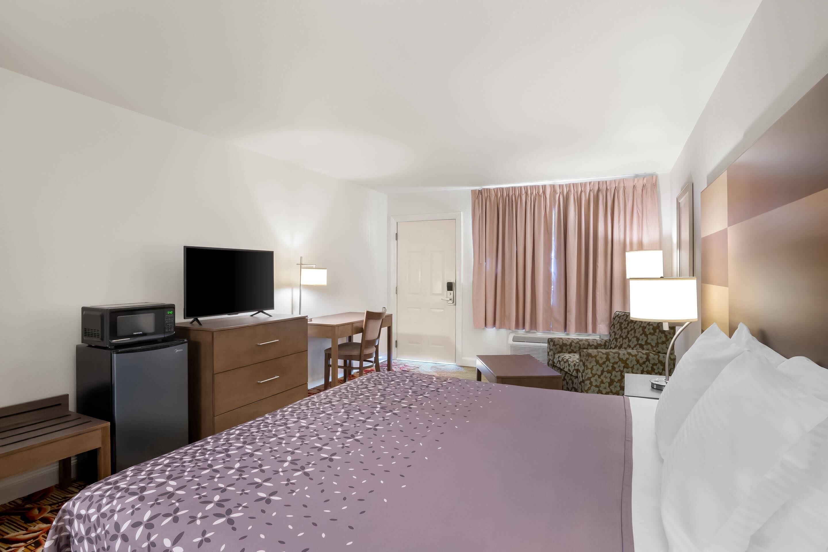 Standaard kamer, 1 kingsize bed, niet-roken | Een bureau, een laptopwerkplek, gratis wifi