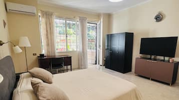 1 bedroom, in-room safe, desk, iron/ironing board