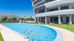 A modern hotel with a swimming pool, outdoor seating, and a view of mountains. - CostaBlancaDreams - Saeta 10B in Calpe (Calpe)