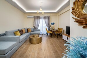 Smart TV - J O  House (Archangelos)