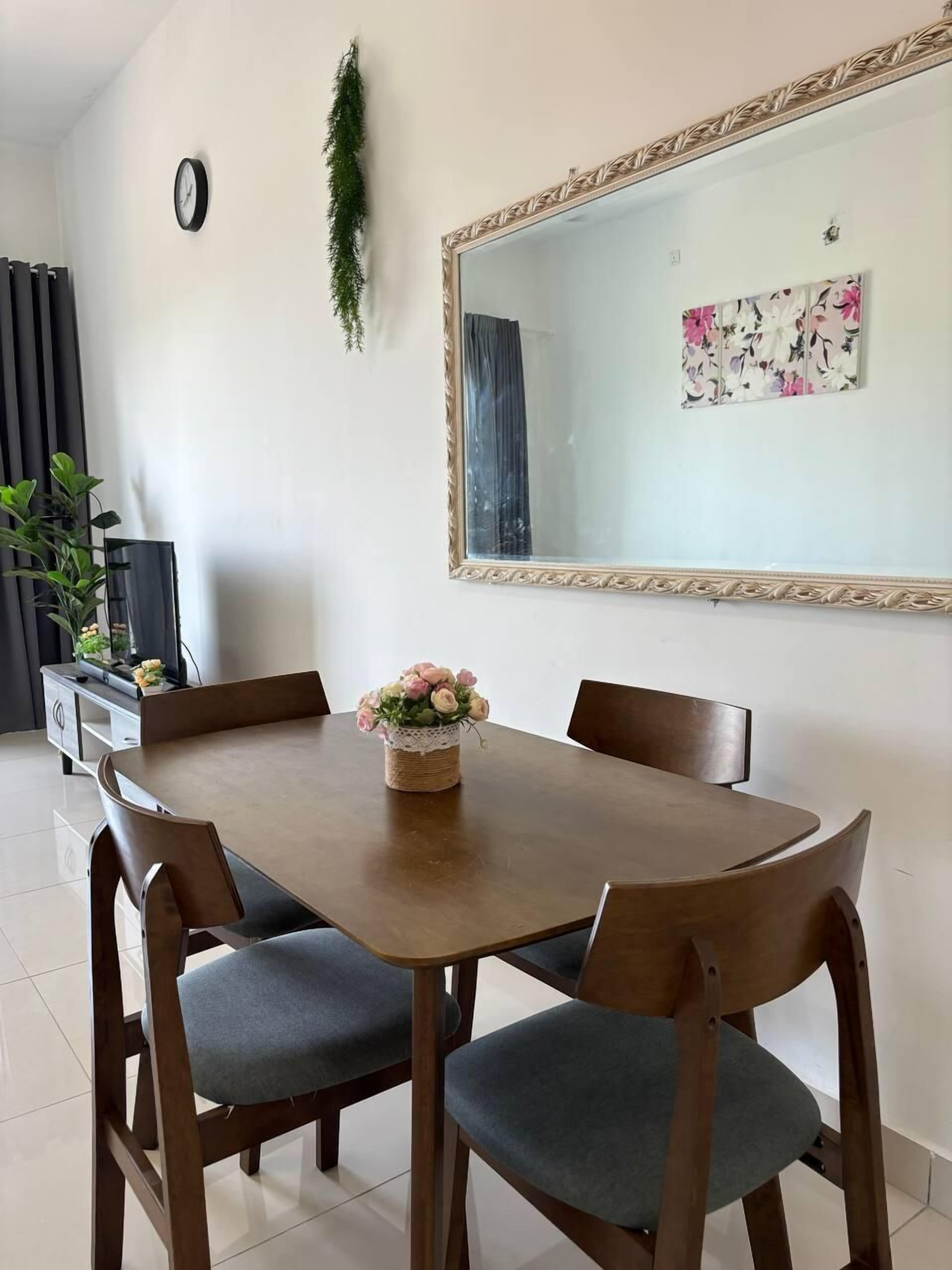 Family Condo, Balcony, City View | In-room dining