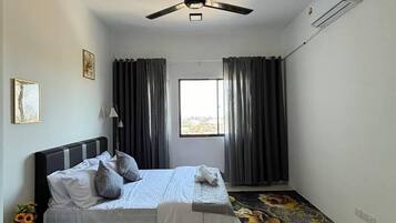 家庭公寓式客房, 阳台, 城市景观 | 3 多间卧室、遮光窗帘、熨斗/熨衣板、免费 WiFi