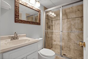 Hårføner og håndklær