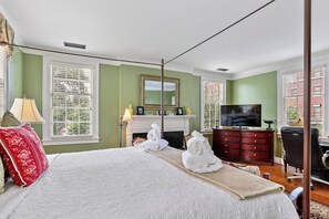 4 Schlafzimmer, Schreibtisch, Bügeleisen/Bügelbrett, Reisekinderbett