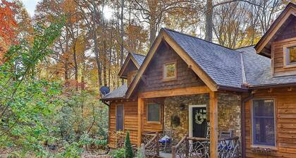 Charming 3-bedroom house on a lovely stream with WiFi and AC in Sapphire Valley