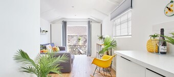 Host Stay Sunnyside Studio