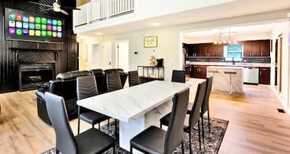 Modern 4 Bed Near Augusta: Pool, BBQ, Jacuzzi Tub