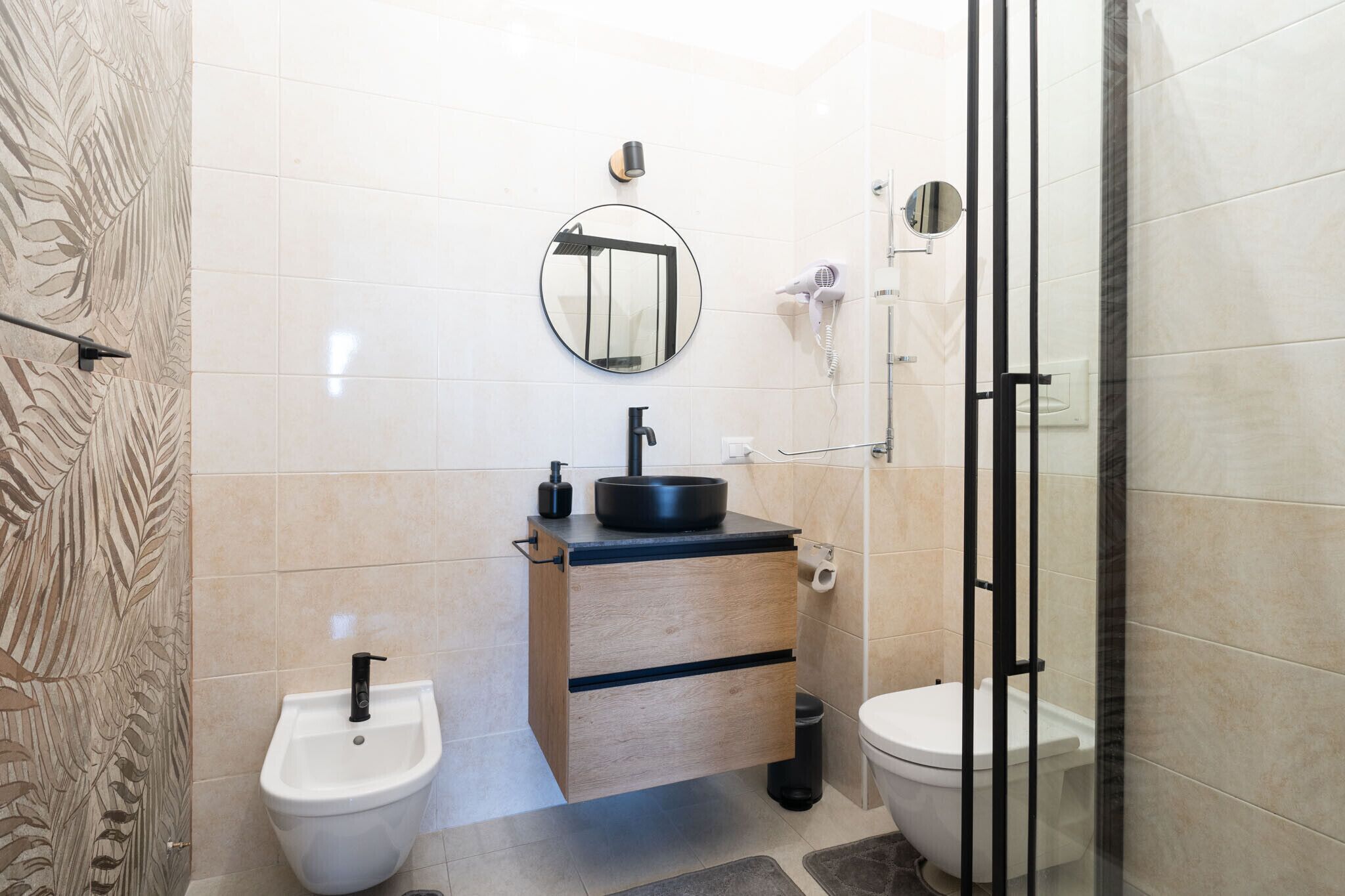 Doccia, asciugacapelli, bidet, asciugamani