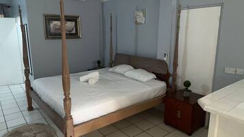 9 habitaciones, escritorio, tabla de planchar con plancha y wifi