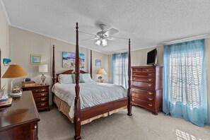 3 bedrooms, desk, iron/ironing board, free WiFi