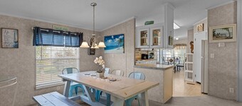 Clari's Place: 6mins to Holden Beach/Pets/Boat Parking/Plenty of Coastal Charm!