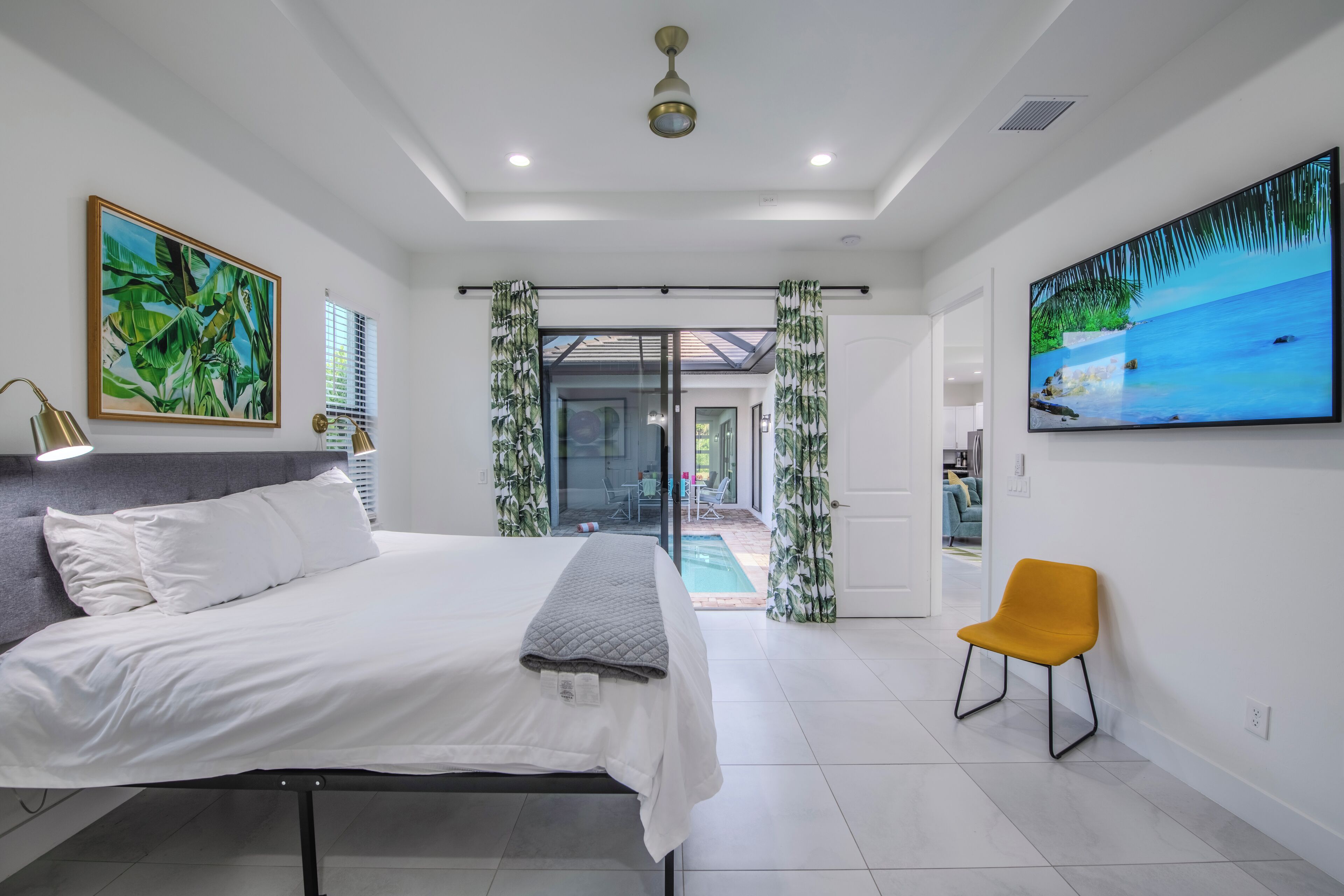 4 bedrooms, desk, iron/ironing board, travel crib