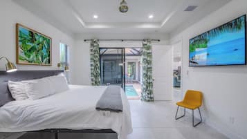 4 bedrooms, desk, iron/ironing board, travel crib