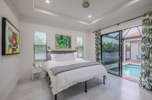 4 Schlafzimmer, Schreibtisch, Bügeleisen/Bügelbrett, Reisekinderbett