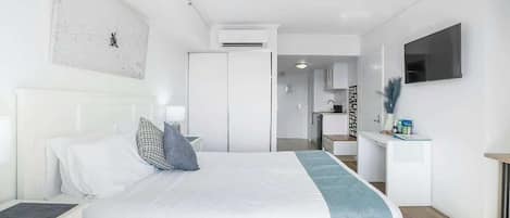 Iron/ironing board, WiFi, bed sheets