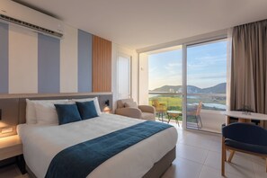Suite Deluxe con Jacuzzi | Premium bedding, in-room safe, laptop workspace, iron/ironing board - Hotel Porto Horizonte All Inclusive by oxoHotel (Santa Marta)
