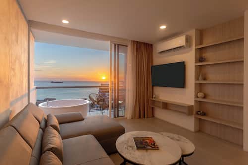 Executive Suite de 2 habitaciones con jacuzzi | 起居区 | 55-英寸智能电视(配备有线频道)、Netflix、流媒体服务