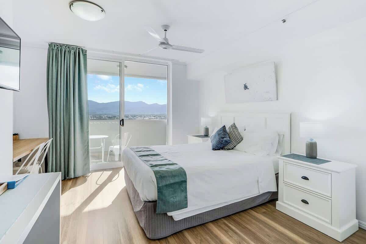 2 habitaciones, tabla de planchar con plancha, wifi y ropa de cama 