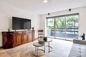 TV - Bright & Spacious 3-BR-2BTH, near WTC/ Insurgentes (Ciudad de México)