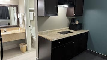 Estudio Deluxe | Cocina privada | Microondas y cafetera o tetera