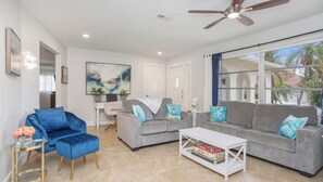 Una Smart TV, una chimenea, videojuegos, un reproductor de DVD