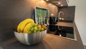 Rumah | Dapur pribadi | Lemari es besar, microwave, oven, dan kompor