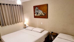 Superior Triple Room | Iron/ironing board (on request), WiFi (free) - Pousada Nossa Senhora Aparecida (Aguas de Sao Pedro)