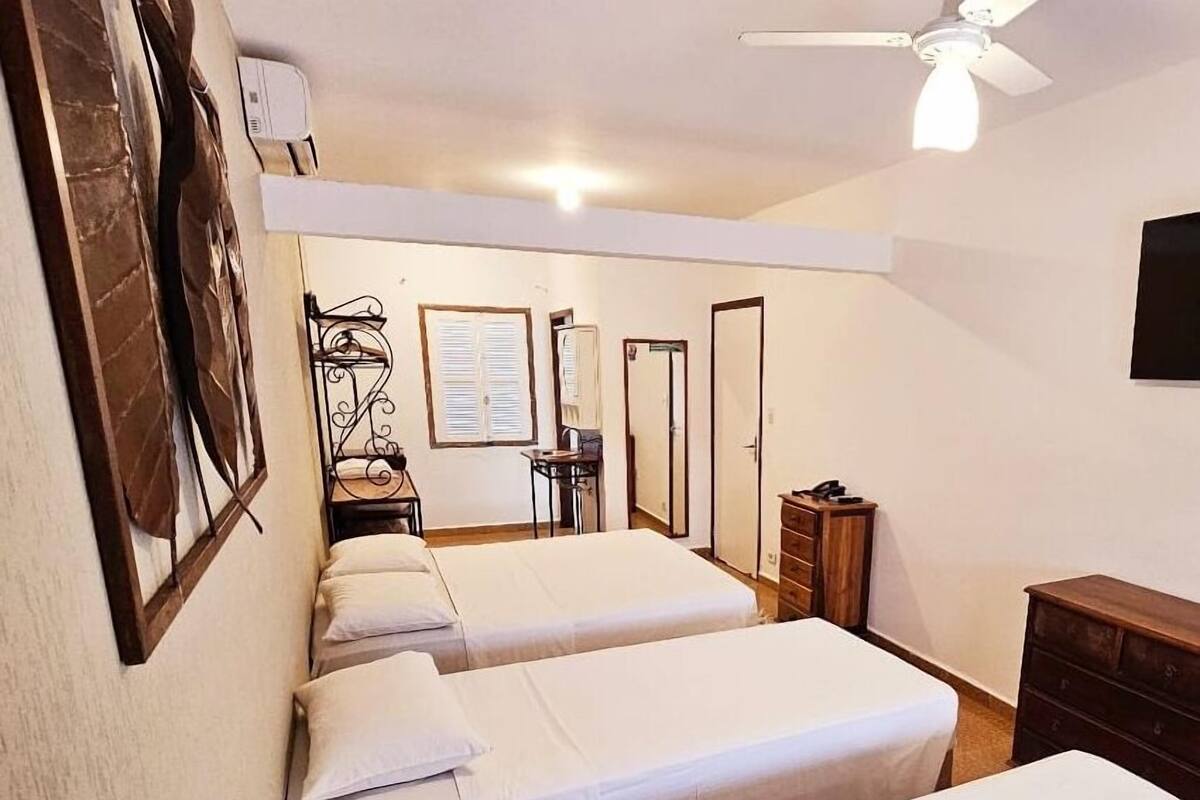 Standard Quadruple Room | Iron/ironing board (on request), WiFi (free)