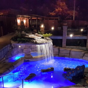 2 utendørsbassenger