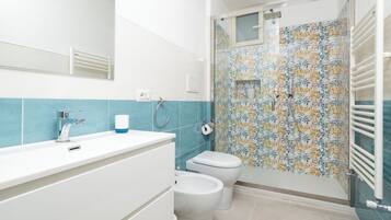 Panoramic House, Sea View | Bathroom | Shower, hair dryer, towels, soap
