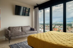 1 quarto, escrivaninha, ferros/tábuas de passar roupa, Wi-Fi de cortesia