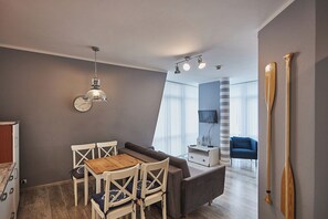 Junior-Suite, Balkon | 1 Schlafzimmer, Bügeleisen/Bügelbrett, kostenloses WLAN