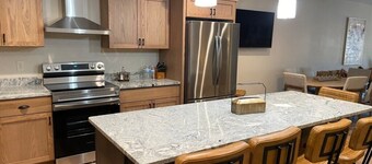 Downtown Galena Luxury 2-bedroom w/ Fireplace