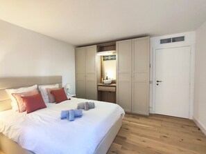 2 bedrooms, free WiFi, bed sheets - Large terrace with sea view - parking, air conditioning, direct beach access... (Beaulieu-sur-Mer)