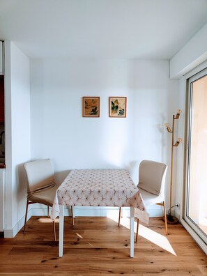 Dining - Large terrace with sea view - parking, air conditioning, direct beach access... (Beaulieu-sur-Mer)