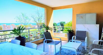 Grande terrasse vue mer - parking, climatisation, accĂšs plage direct...