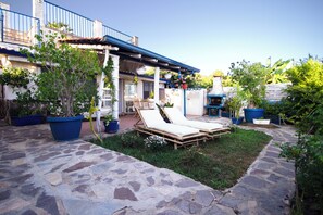 Terrace/patio - Pretty cottage 100 meters from the sea with parking space and garden. (Santa Maria)