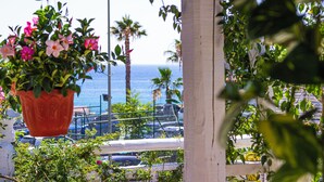 Property grounds - Pretty cottage 100 meters from the sea with parking space and garden. (Santa Maria)