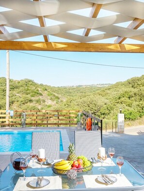 Outdoor dining - Villa Eleonas with private swimming pool (Rethymno)