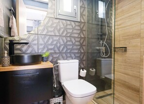 Shower, hair dryer, towels - Villa Eleonas with private swimming pool (Rethymno)