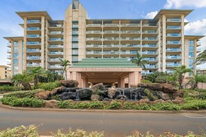 公寓式客房, 1 张特大床和 1 张沙发床 (Honua Kai K1024) | 外观