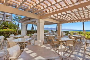 Condo, várias camas (Kaanapali Alii 411) | Opções para refeição