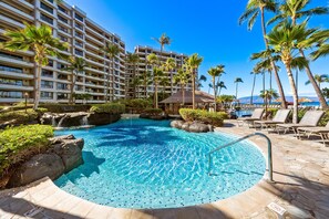 公寓客房, 多張床 (Kaanapali Alii 411) | 游泳池 | 室外游泳池和溫水游泳池