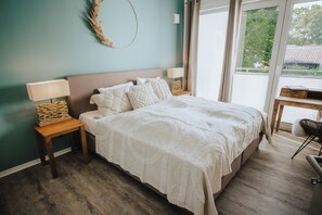 Hus – design | 1 soverom, individuelt dekorert, individuelt innredet og skrivebord