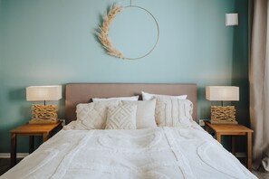 Design House | 1 bedroom, individually decorated, individually furnished, desk