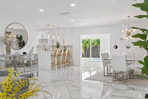 Magnificent Villa/Heated Pool/Game Room/Golf & Fun