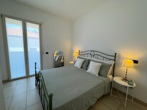 2 dormitorios, tabla de planchar con plancha, wifi gratis y ropa de cama